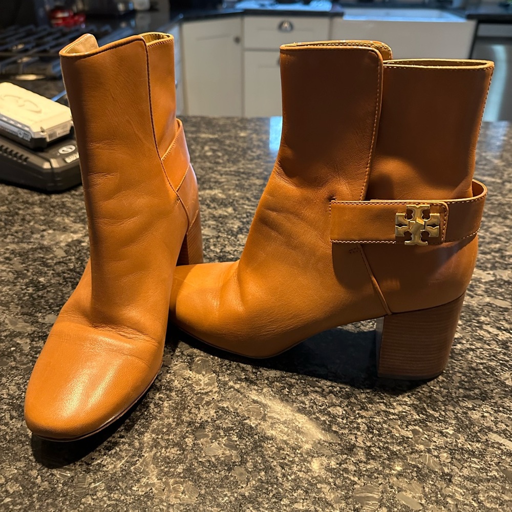Tory Burch camel boots. EUC